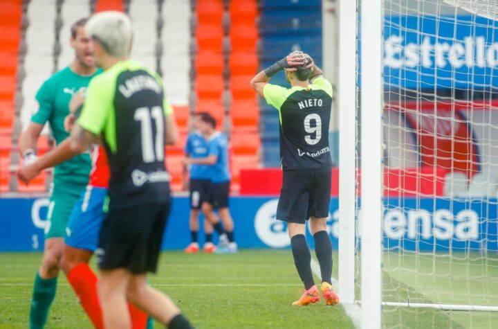 Manu Nieto, lamentando una ocasión fallada ante el Lugo/ Foto: FC Andorra