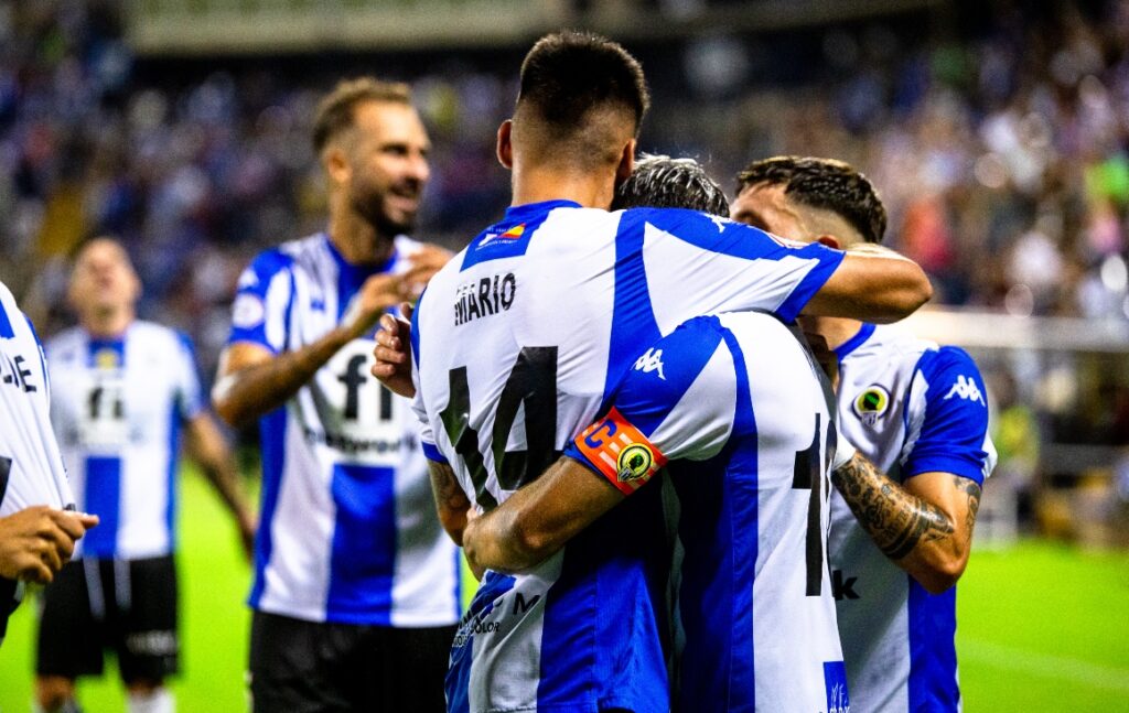 Varios jugadores del Hércules, celebrando el tanto de Espinosa ante el Murcia/ Foto: Hércules CF