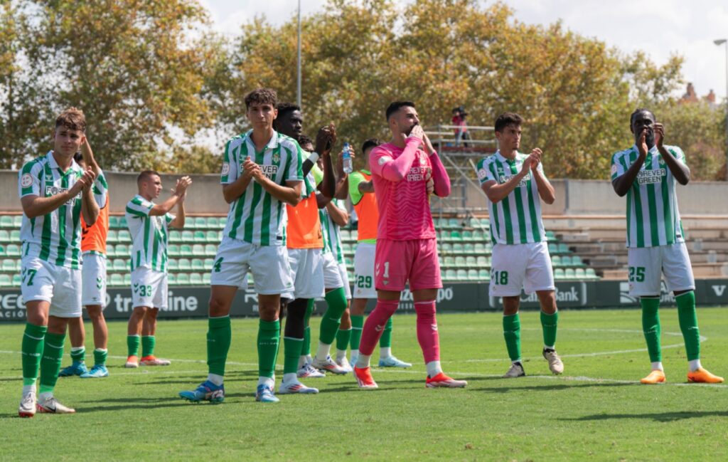 Los futbolistas del Betis Deportivo, tras su encuentro ante el Ceuta/ Foto: Betis Deportivo