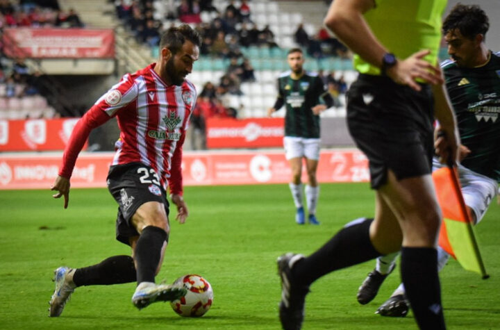 Campabadal, tratando de regatear a su par/ Foto: Zamora CF