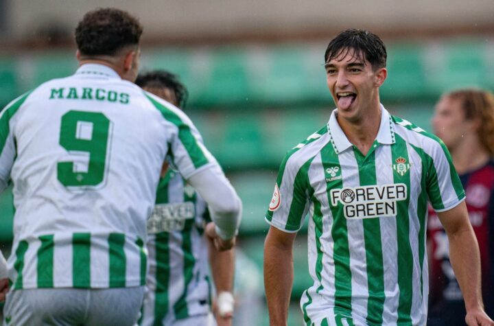 Carlos Reina, celebrando su segundo tanto en el Betis Deportivo-Yeclano/ Foto: Betis B