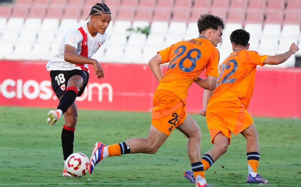 David Jiménez y Kike Ribes, tapando un disparo de Antonetti/ Foto: Sevilla FC