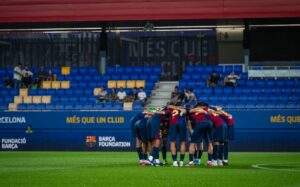 El once titular del Barça Atlètic, concentrado en el Estadio Johan Cruyff/ Foto: Barça Atlètic