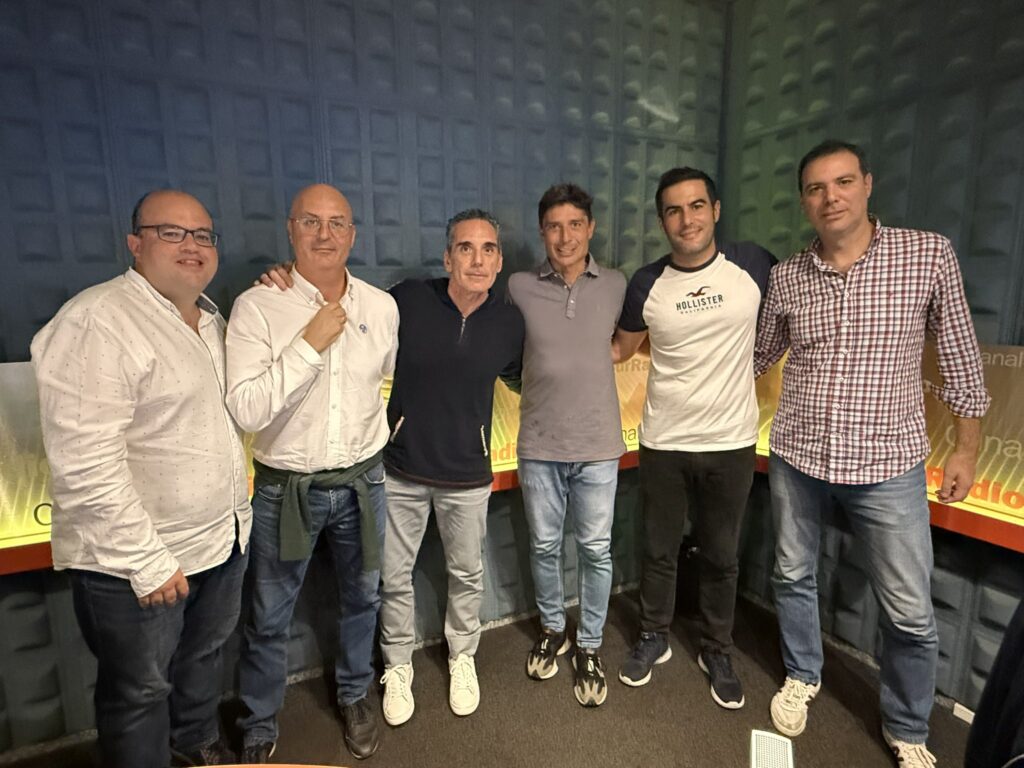 Jesús Vázquez con el equipo de El Pelotazo/Foto: El Pelotazo