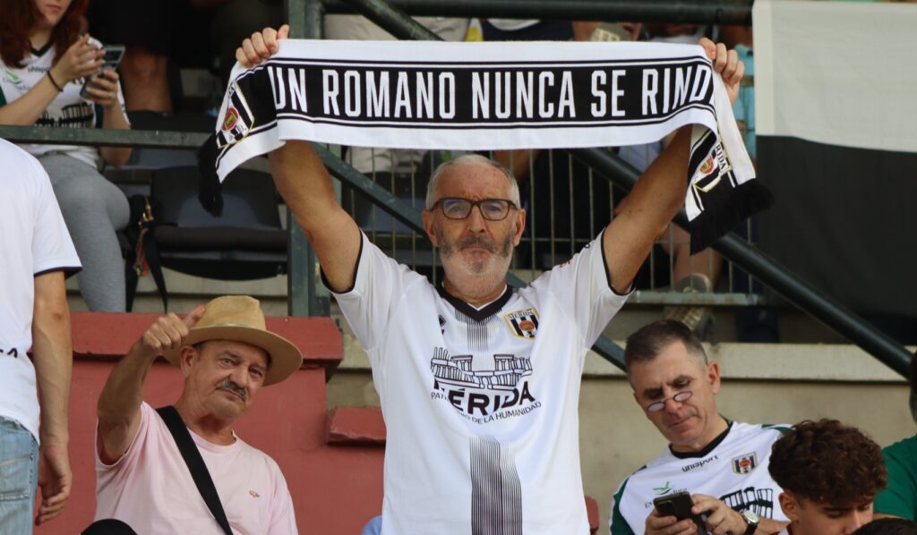 Grada del Estadio Romano José Fouto/ Foto: Mérida AD