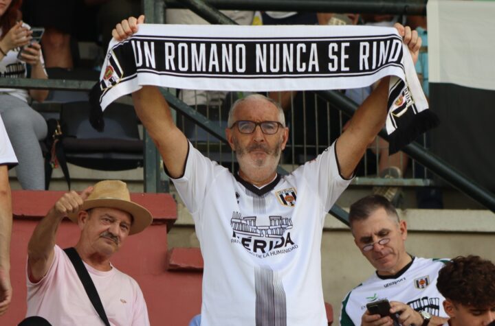 Grada del Estadio Romano José Fouto/ Foto: Mérida AD