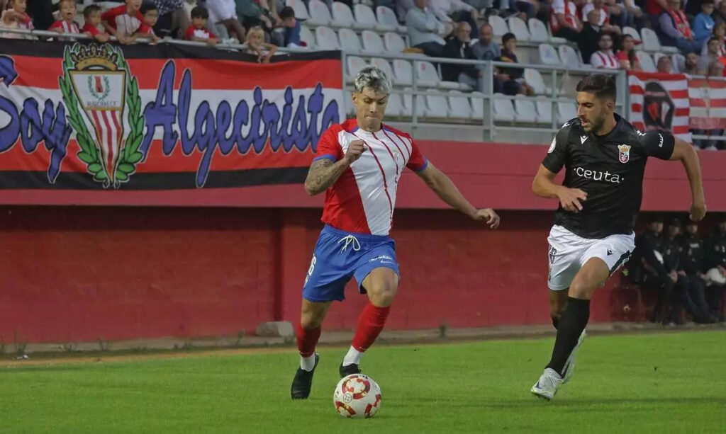 Javi Avilés, durante el derbi del Estrecho/ Foto: Erasmo Fenoy