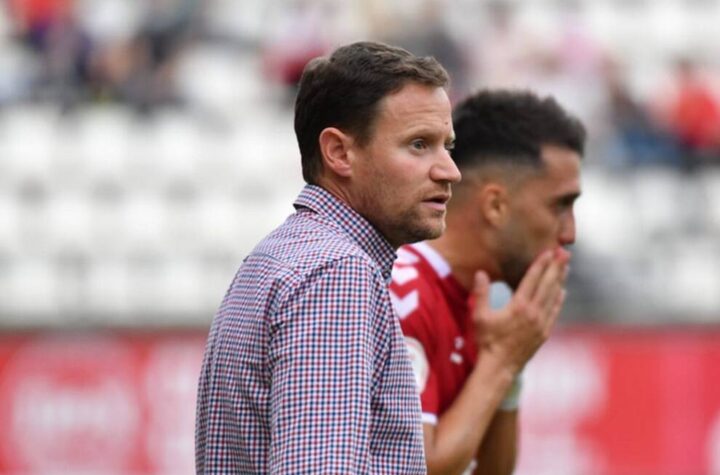 Mario Simón dirigiendo un partido del Real Murcia/Foto: Real Murcia