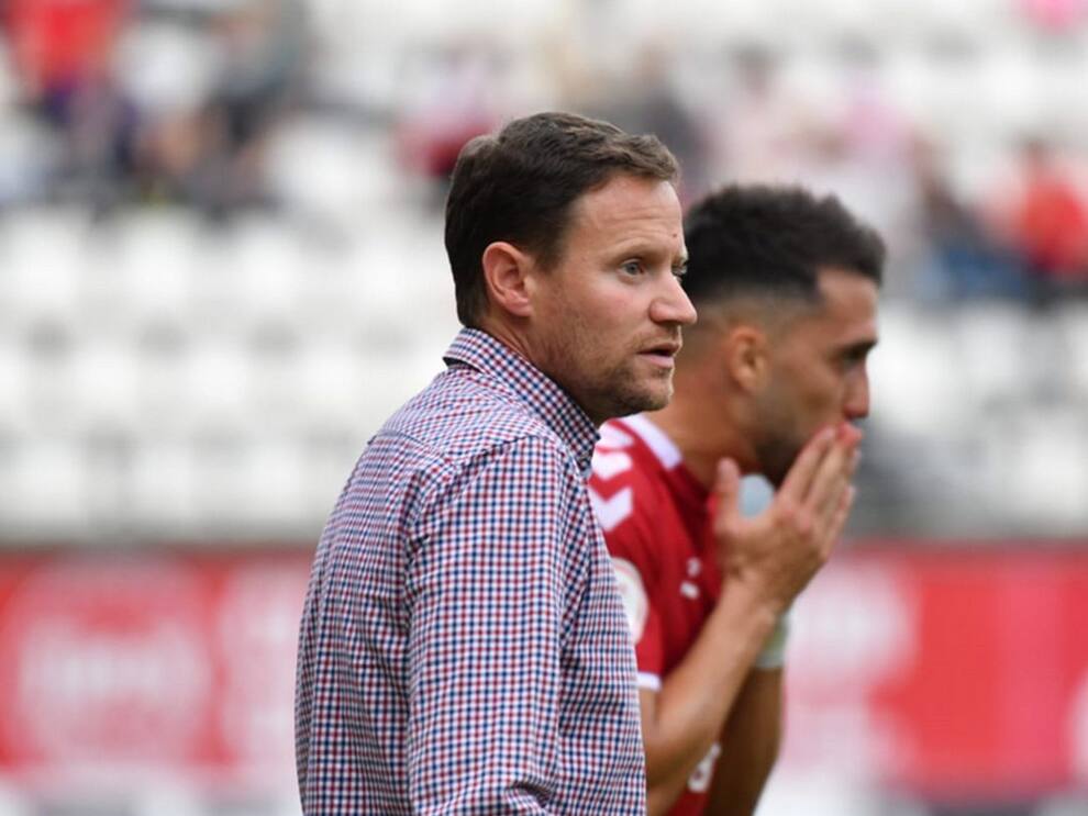 Mario Simón dirigiendo un partido del Real Murcia/Foto: Real Murcia