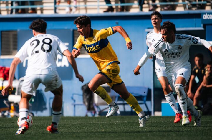 Rafa Llorente encarando a Enrique Ribes/ Foto: AD Alcorcón