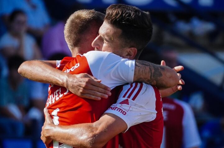 Saveljich y Juan Carlos Real, celebrando el tanto/ Foto: Real Murcia CF