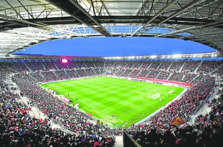 El estadio Enrique Roca de Murcia lleno por la visita de la Selección/Foto: G. Carrión / AGM