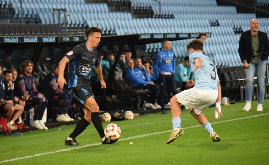 Alberto Gil, encarando a Hugo Sanz/ Foto: Ourense CF