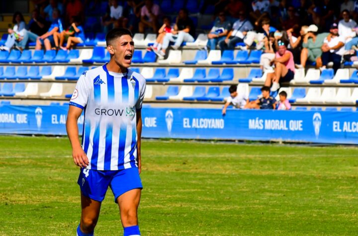 Farru, durante el duelo contra el Ibiza/ Foto: CD Alcoyano