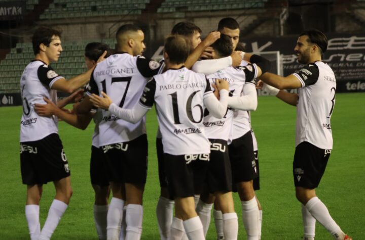 El Mérida celebrando un gol/Foto: AD Ceuta