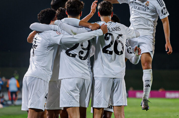 Jugadores del Real Madrid Castilla celebrando uno de los goles