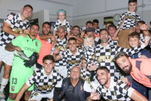 Jugadores del Ceuta celebrando la victoria/Foto: AD Ceuta