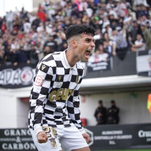 Andy Escudero celebrando uno de sus goles con el Ceuta/Foto: AD Ceuta