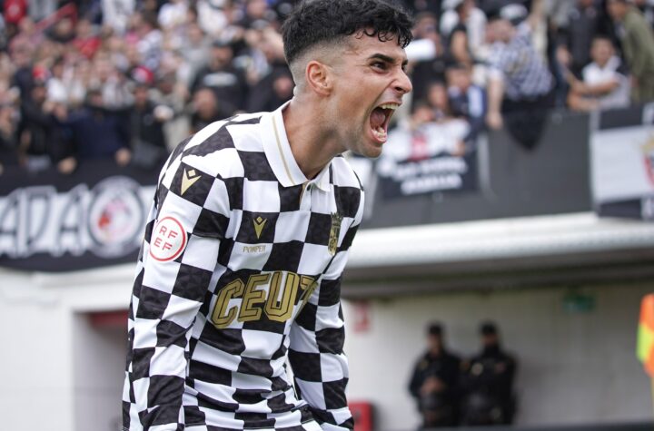 Andy Escudero celebrando uno de sus goles con el Ceuta/Foto: AD Ceuta