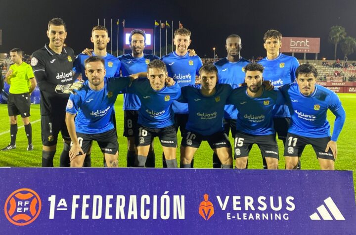 La plantilla del Fuenla, antes del partido/ Foto: CF Fuenlabrada