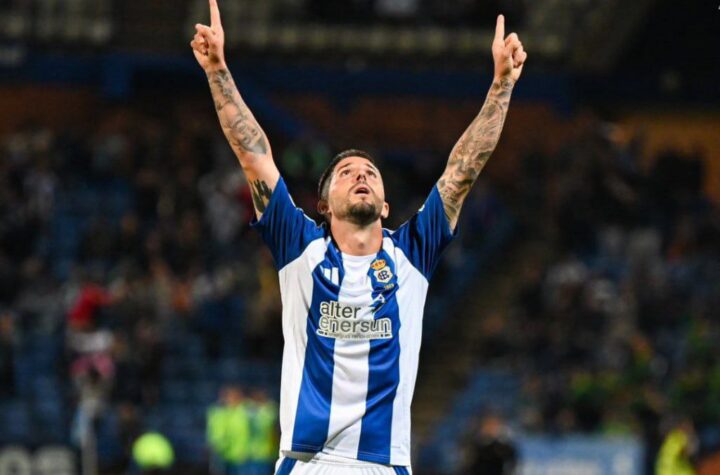 Domínguez celebrando su gol en el Recreativo y Algeciras/Foto: Recreativo de Huelva