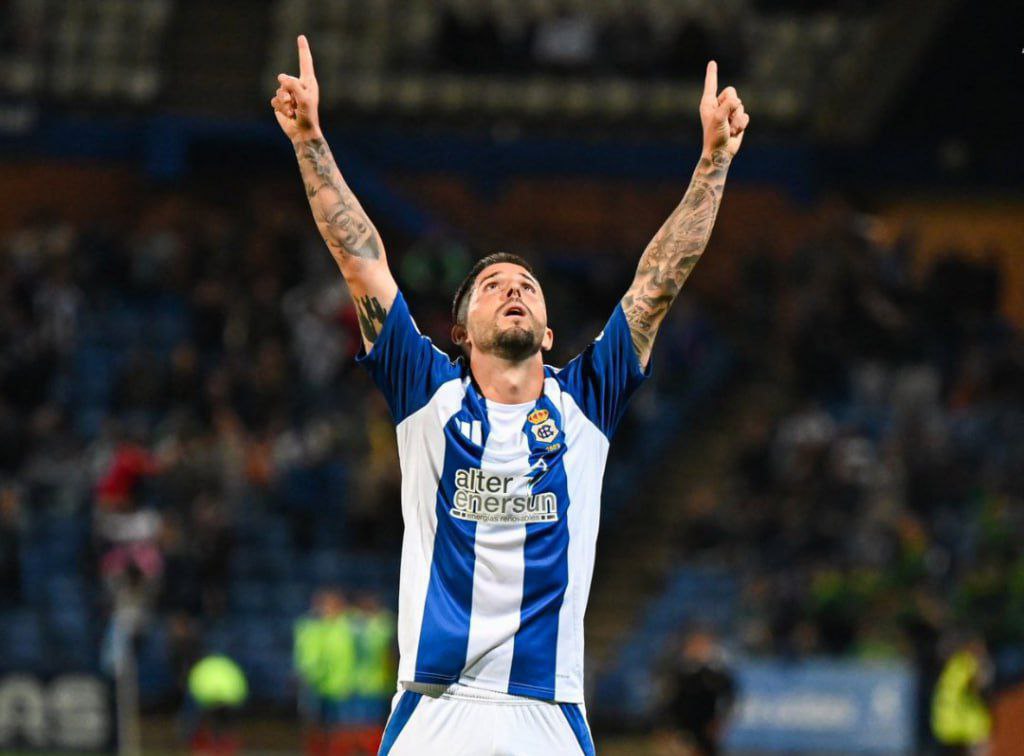 Domínguez celebrando su gol en el Recreativo y Algeciras/Foto: Recreativo de Huelva